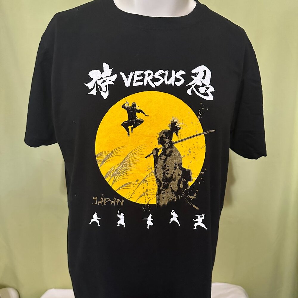 Versus Ninja vs. Samurai Japan Men's Black T Shirt Size Large
